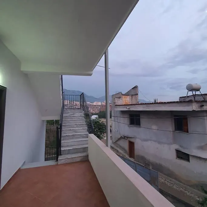 Private Villa Apartment Τίρανα